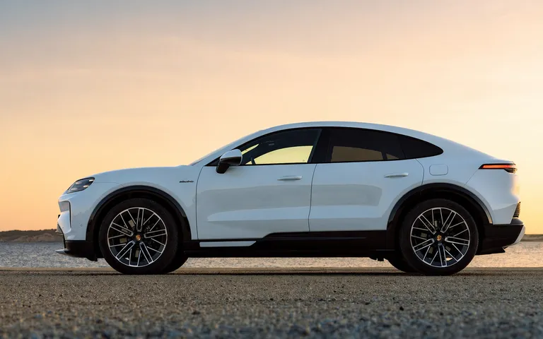 Porsche cu portiere automate — premieră la Auto China 2026